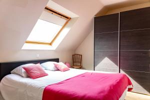 Postel nebo postele na pokoji v ubytování De Smokkelaar & Het Schuurtje