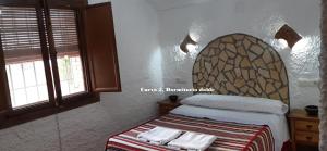Postel nebo postele na pokoji v ubytování Cuevas Lourdes
