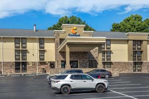 a hotel with cars parked in a parking lot at Comfort Inn Nashville - Opryland Area in Nashville