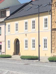 Fotografie z fotogalerie ubytování Stylový historický apartmán se zahradou v srdci Moravy poblíž Kroměříže a Olomouce v destinaci Kojetín