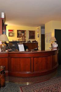 The lobby or reception area at Ascot Lodging