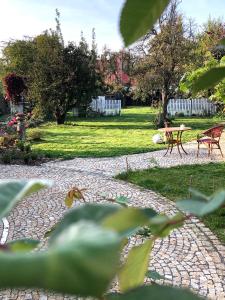 Fotografie z fotogalerie ubytování Stylový historický apartmán se zahradou v srdci Moravy poblíž Kroměříže a Olomouce v destinaci Kojetín
