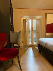 A bed or beds in a room at Hotel Verdi Boutique Hotel