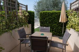 Κήπος έξω από το Logis Hotel Restaurant L'Escapade