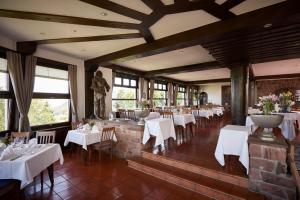 Restaurant ou autre lieu de restauration dans l'établissement Burg Windeck ***S