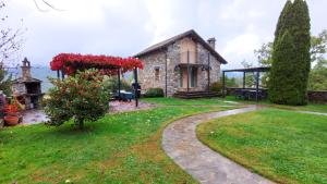 A garden outside Casas Cleto - Laspuña
