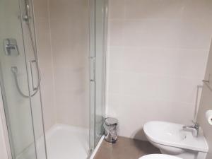 A bathroom at Apartment Bruneck Central