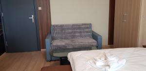 Posteľ alebo postele v izbe v ubytovaní Metropolis Apartamenty Centrum