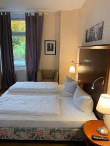 a hotel room with two beds and a window at Berliner Hof in Dallgow