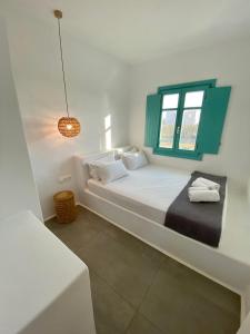 Un pat sau paturi într-o cameră la Ploes Seaside Houses