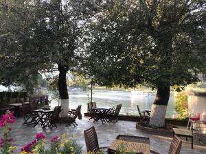 Un restaurante o sitio para comer en Kano Hotel