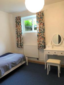 a bedroom with a bed and a mirror and a window at Ferienoase am Schwürbitzer Dom in Lichtenfels