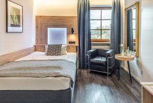 
Ein Bett oder Betten in einem Zimmer der Unterkunft Hotel Neuer am See
