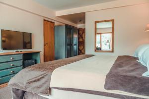 Cama ou camas em um quarto em Wyndham Garden Ushuaia Hotel del Glaciar