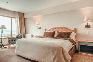 Cama ou camas em um quarto em Wyndham Garden Ushuaia Hotel del Glaciar