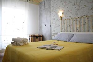 Cama o camas de una habitación en Alojamiento y habitacionesla cañada monfrague