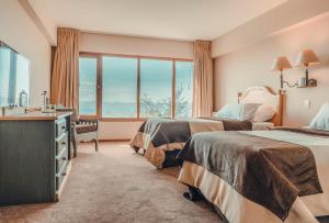 Cama ou camas em um quarto em Wyndham Garden Ushuaia Hotel del Glaciar