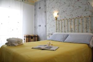 Cama o camas de una habitación en Alojamiento y habitacionesla cañada monfrague