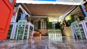 a group of chairs sitting in front of a building at Oberj d'Azur Alaçatı in Alaçatı