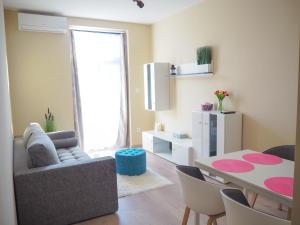 Posedenie v ubytovaní Holiday Apartmanház