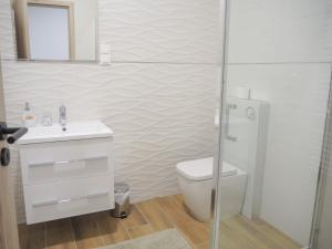 Kúpeľňa v ubytovaní Holiday Apartmanház
