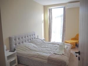 Posteľ alebo postele v izbe v ubytovaní Holiday Apartmanház + 37 fotografií
