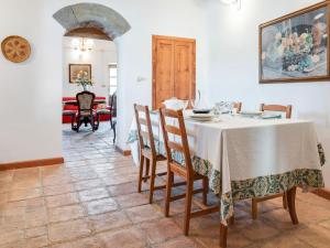 Posedenie v ubytovaní Holiday Home in Casola with Private Pool