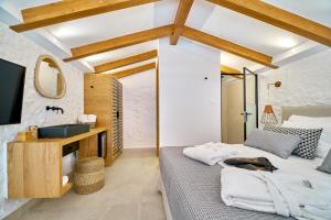 Posteľ alebo postele v izbe v ubytovaní Vista Del Porto Luxury Suites