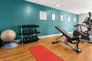 Fitness centrum a/nebo fitness zařízení v ubytování Holiday Inn Express and Suites Sumner by IHG