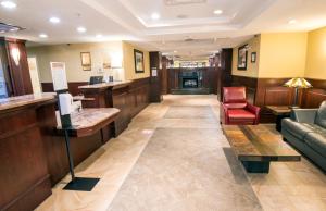 Posezení v ubytování Holiday Inn Express Hotel & Suites Edson by IHG
