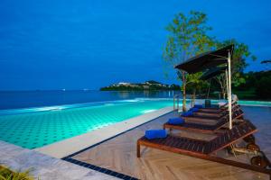 Swimmingpoolen hos eller tæt på Charcoal Panwa Beach Phuket