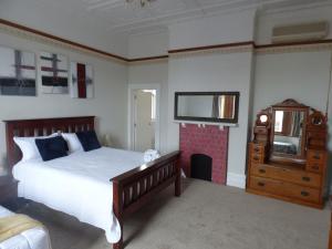 Katil atau katil-katil dalam bilik di Sahara Guest House +22 gambar