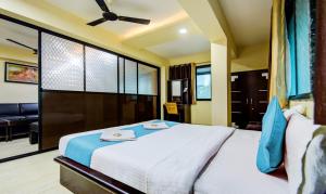 Cama ou camas em um quarto em Rajdeep Inn