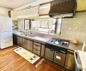 A cozinha ou cozinha compacta de イリワ -stay&coffee iriwa-