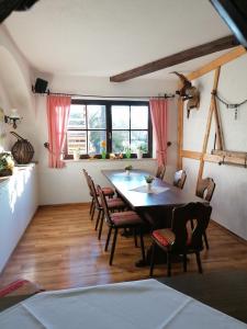 Posezení v ubytování Landgasthof Plohnbachtal UG + 37 fotografií