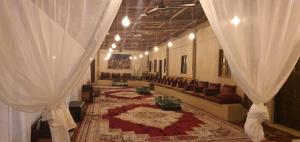 Χώρος καθιστικού στο Al Khateem Art Hub