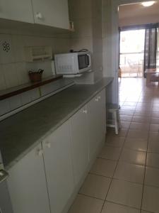 Kuchyň nebo kuchyňský kout v ubytování 2 Bedroom Apartment Jardines Canarios Los Cristianos Tenerife