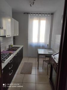 A kitchen or kitchenette at Casa di Alfredo Affittacamere