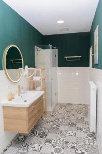 a bathroom with a sink and a shower at La Vienna Suites - Apartments Hauptbahnhof in Vienna