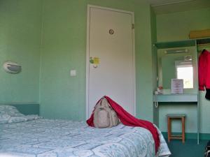 Postel nebo postele na pokoji v ubytování Fasthotel Lille Aéroport Lesquin
