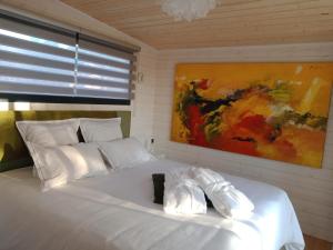 Фотография из галереи Les Lodges du golf de la Marterie в городе Saint-Félix-de-Reillac-et-Mortemart