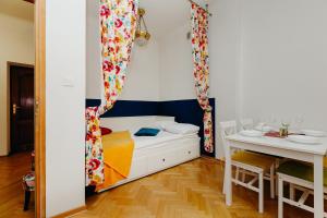 Posteľ alebo postele v izbe v ubytovaní ShortStayPoland Piwna (B25)
