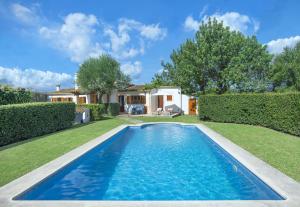 Bazén v ubytovaní Owl Booking Villa Tarongers - Stay For Couples alebo v jeho blízkosti