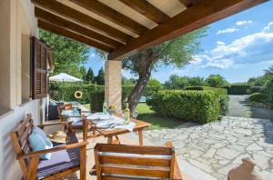 Vonkajšia záhrada v ubytovaní Owl Booking Villa Tarongers - Stay For Couples