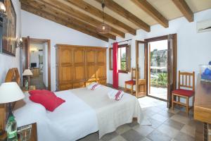 Posteľ alebo postele v izbe v ubytovaní Owl Booking Villa Tarongers - Stay For Couples