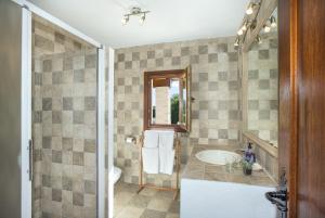 Kúpeľňa v ubytovaní Owl Booking Villa Tarongers - Stay For Couples