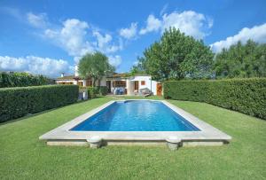 Bazén v ubytovaní Owl Booking Villa Tarongers - Stay For Couples alebo v jeho blízkosti