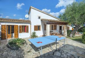 Stolný tenis v ubytovaní Owl Booking Villa Tarongers - Stay For Couples alebo v jeho okolí