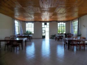 Restaurace v ubytování Lago Resort - Best Views in Kisumu + 37 fotografií