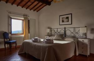 A bed or beds in a room at Rocca Di Castagnoli